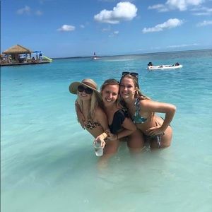 Meet your Posher, Rebekah